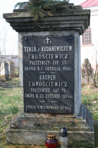 Kryłów, cmentarz parafialny, nagrobek Kacpra i Tekli Chróściewiczów, fot. H. Żurawski, 2009 r.